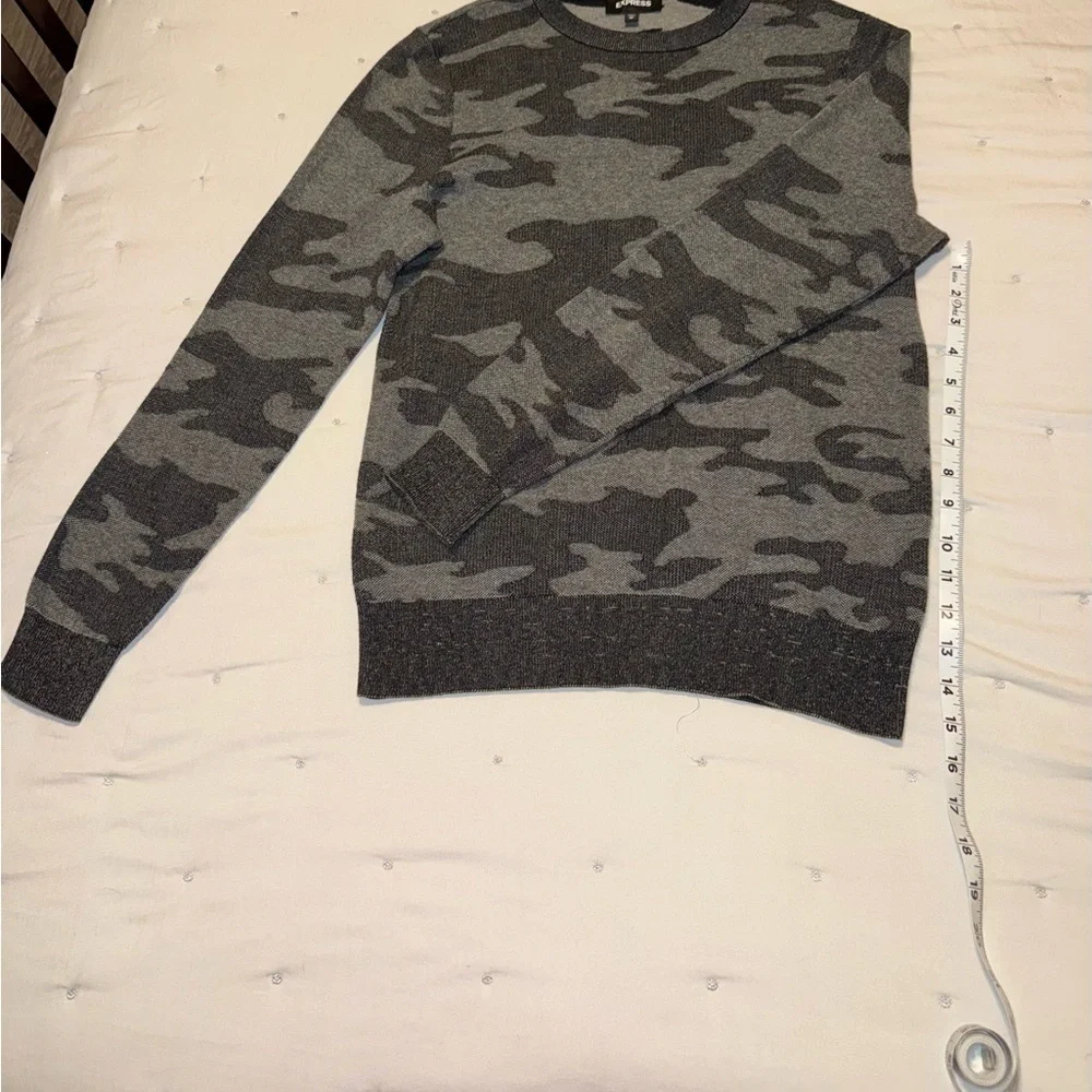 Express Men's Camouflage Sweater - Gray